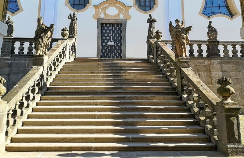 Balustráda a sochy