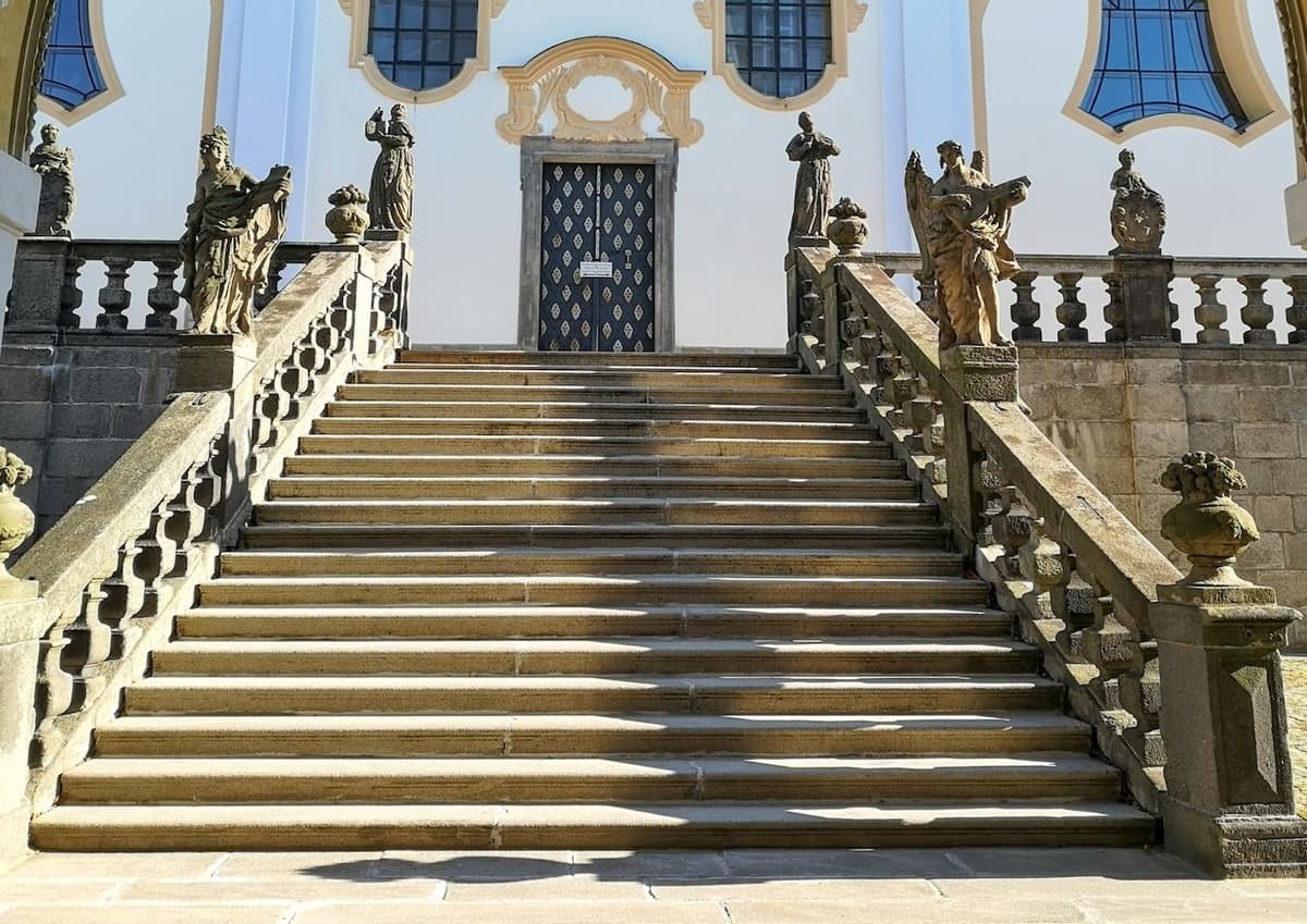 Balustráda a sochy